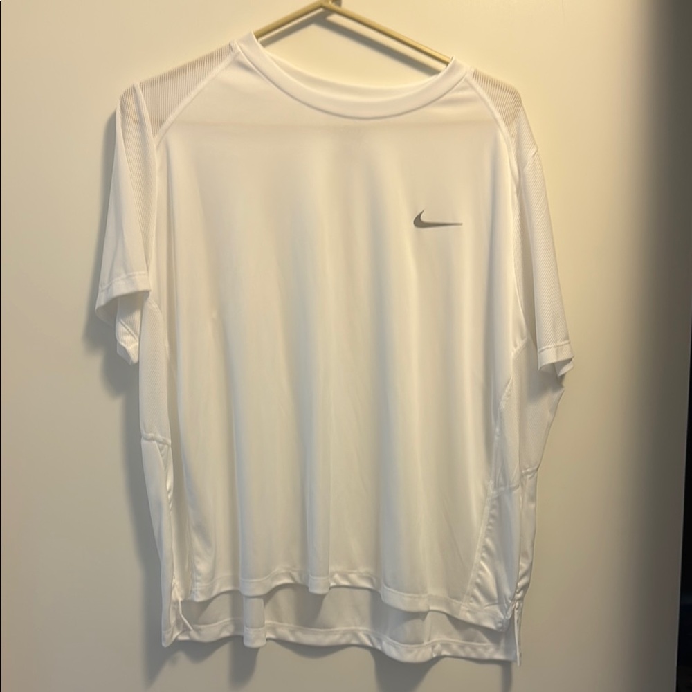 Nike White Short Sleeve Tee Athletic Casual